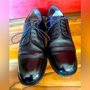 Bass dress shoe, Black leather, size 10 1/2